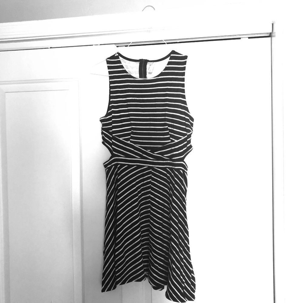 Black and white side cutout dress